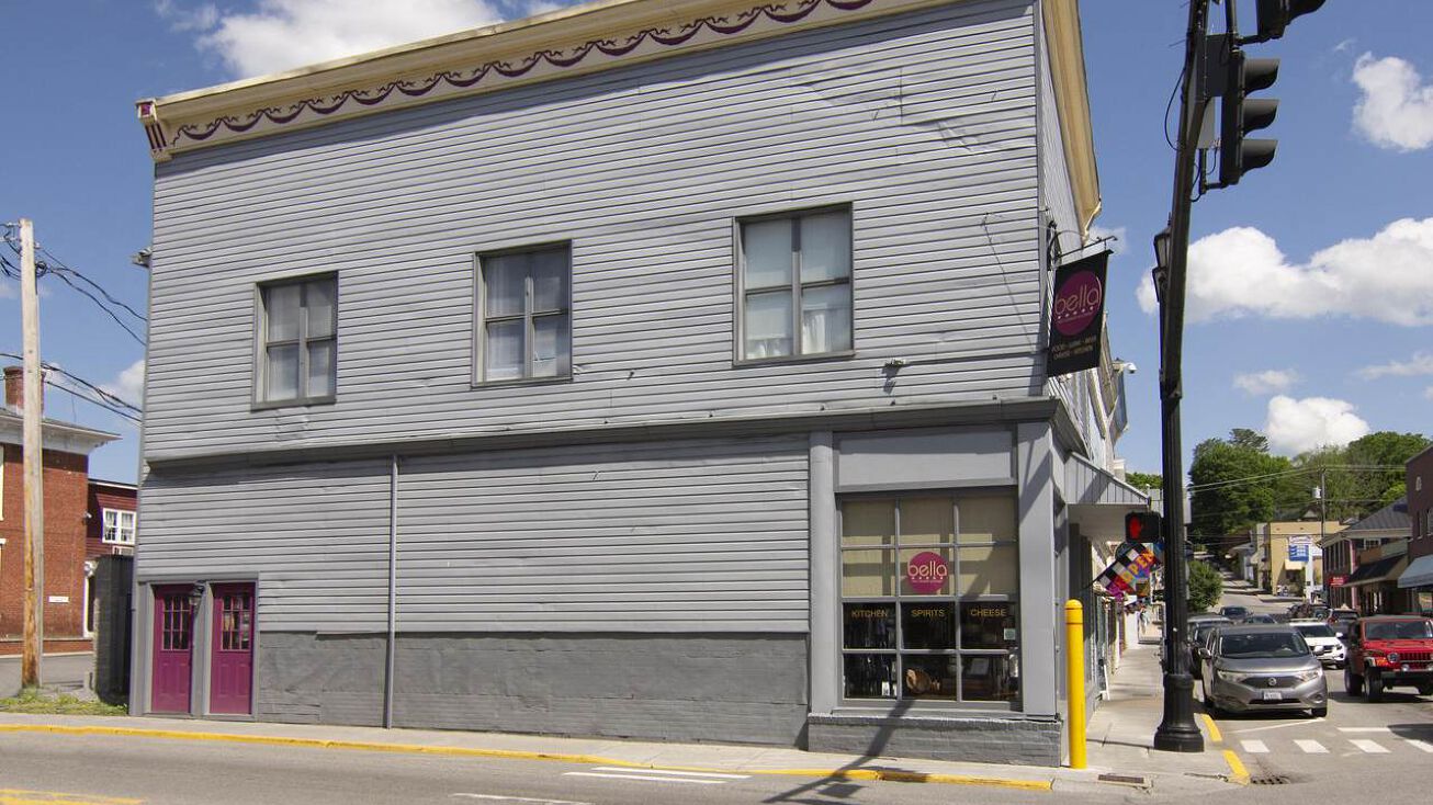 1017 Washington St E, LEWISBURG, WV 24901 Retail Property for Sale