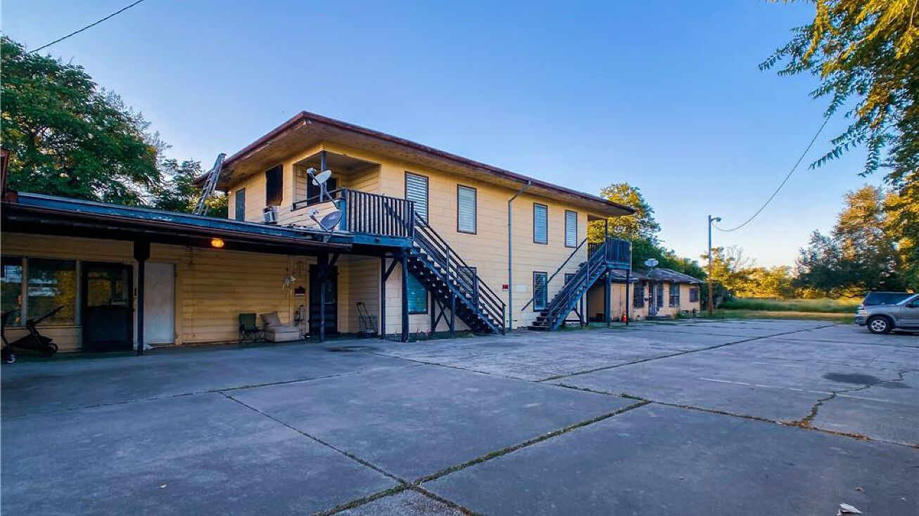 4130 Up River Rd, Corpus Christi, TX 78408