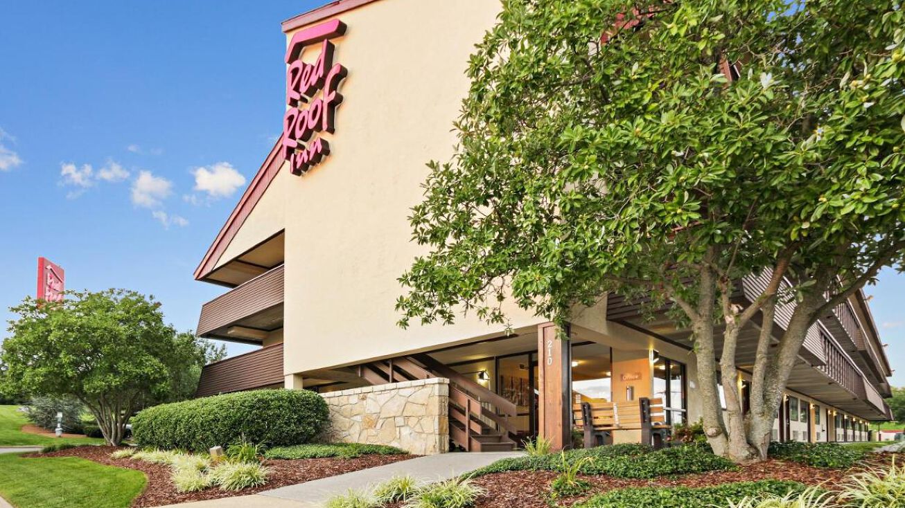 210 Broyles Dr, Johnson City, TN 37604