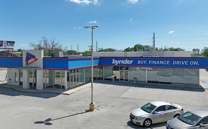 Pictures of Retail property located at 3837 1st Ave SE, Cedar Rapids, IA 52403 for sales - image #1