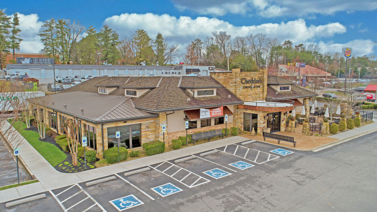 8390 Kingston Pike, Knoxville, TN 37919