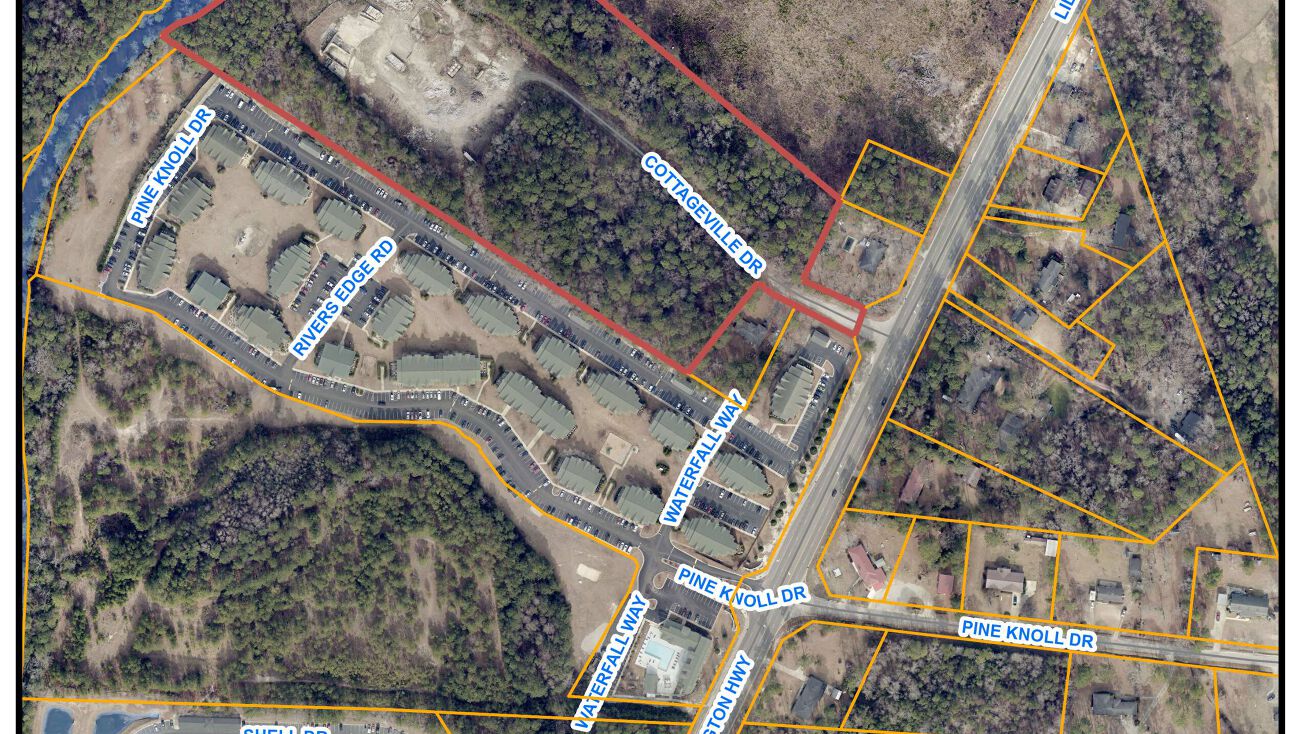 1100 Cottageville Dr, Spring Lake, NC 28390