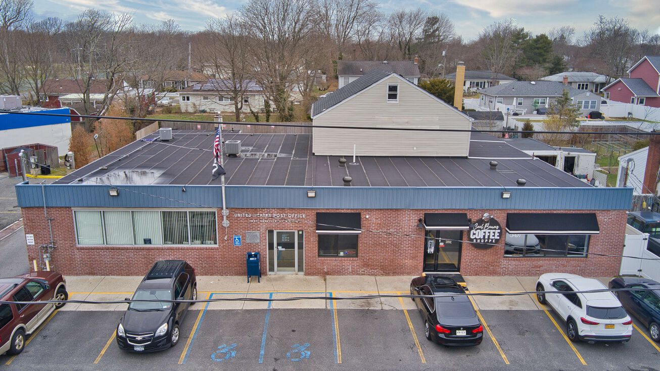 12 Washington Ave, West Sayville, NY 11796