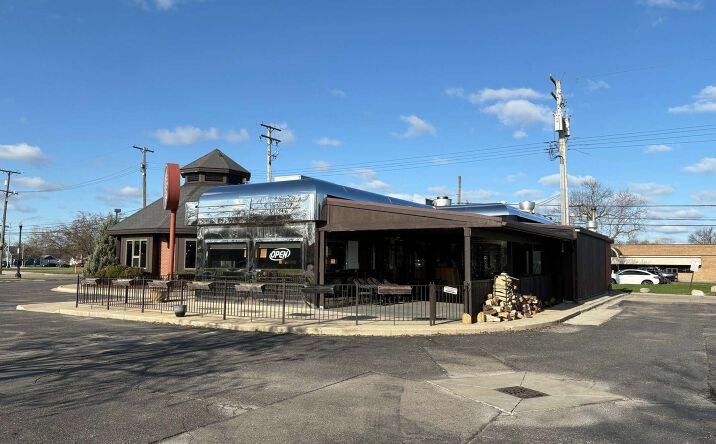 Pictures of Retail property located at  for sales - image #1