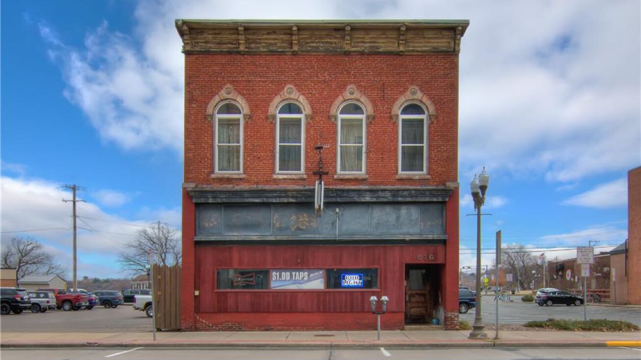516 Broadway St S, Menomonie, WI 54751