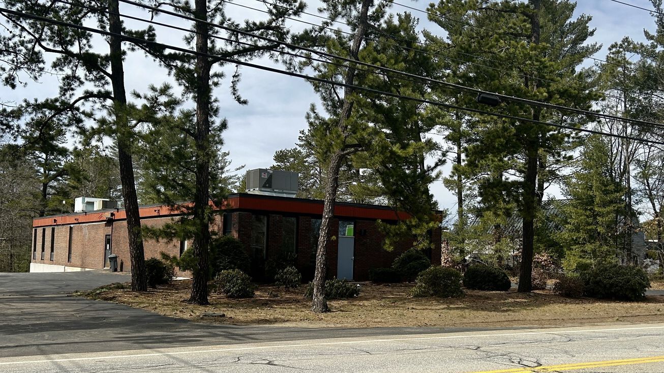 128 Airport Rd, Concord, NH 03301