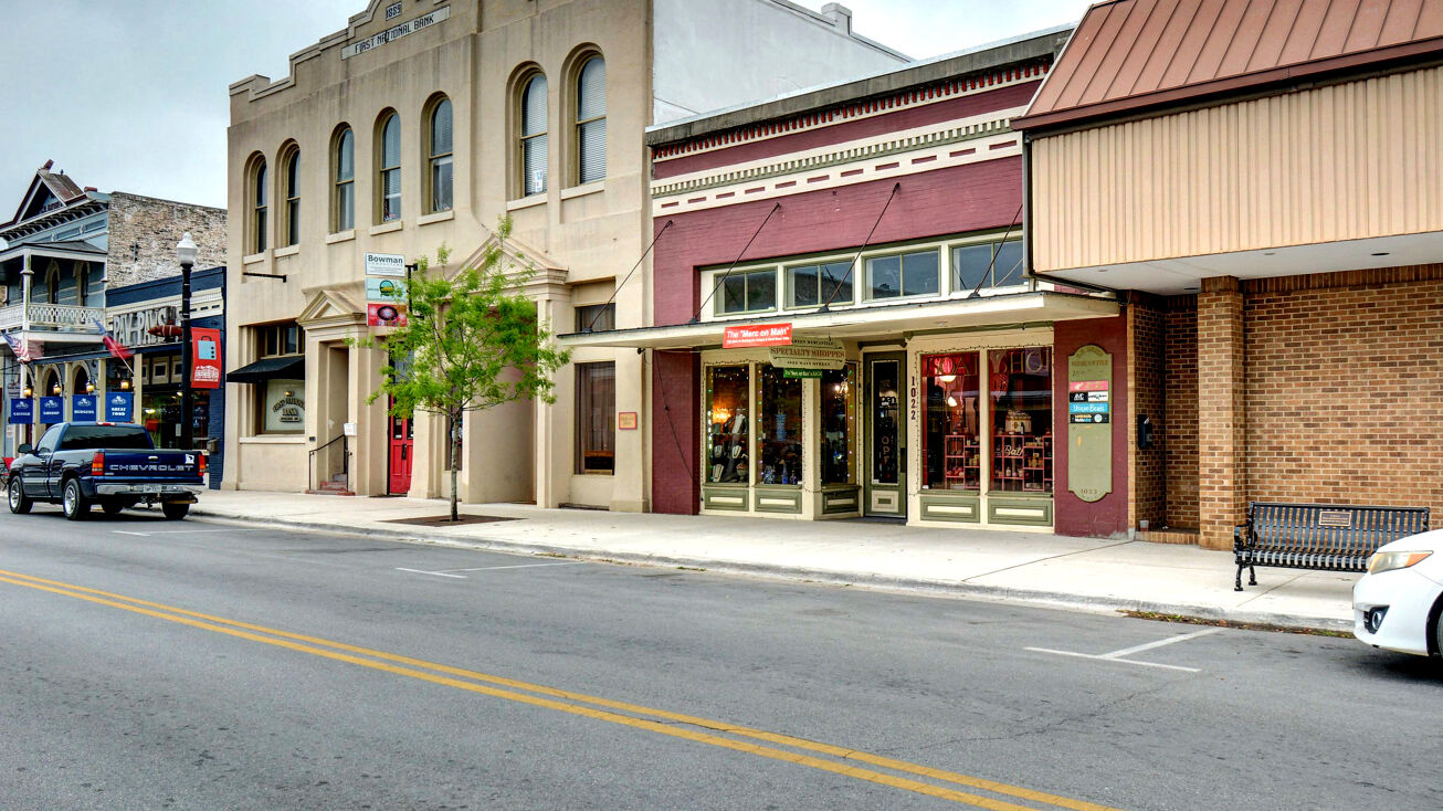 1018 Main St, Bastrop, TX 78602