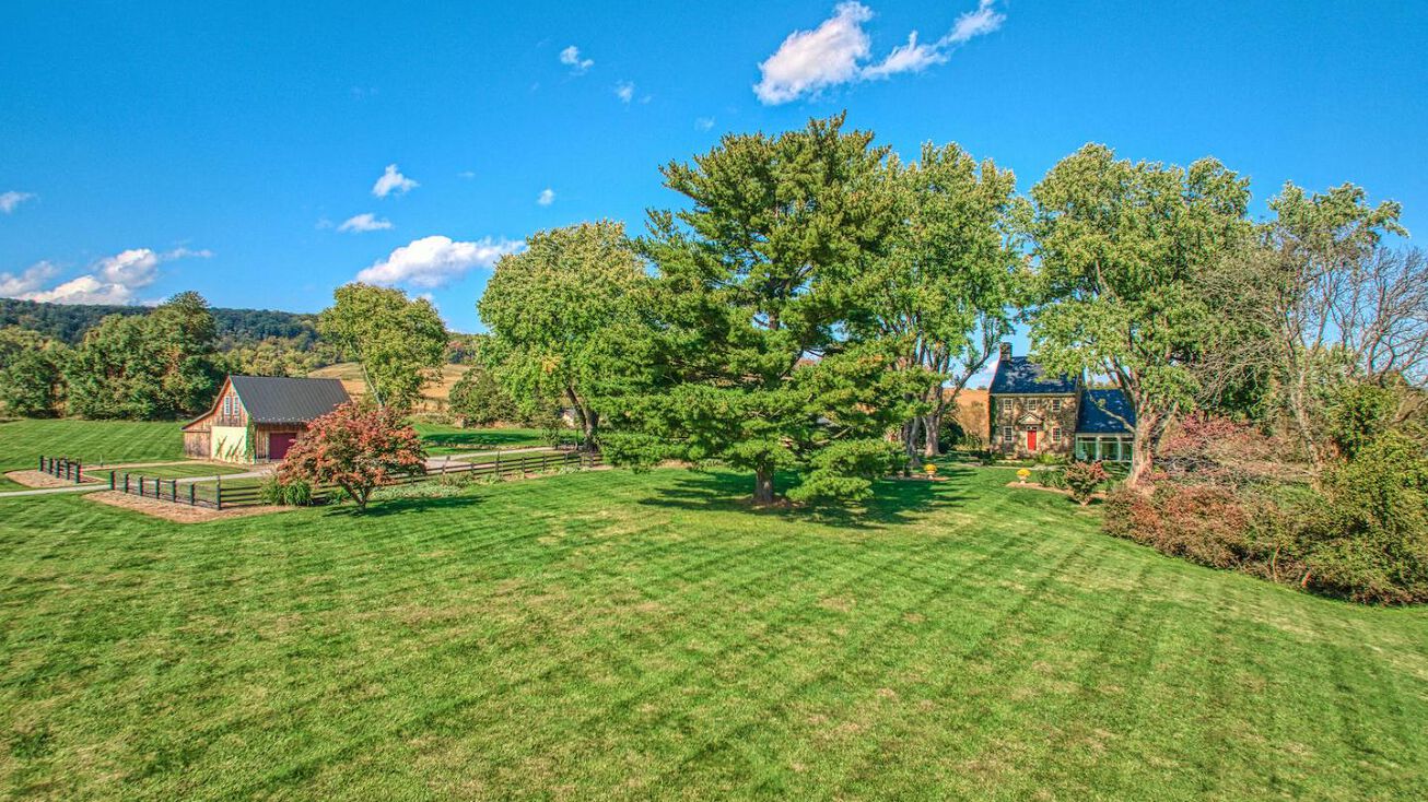 35428 Appalachian Trail Rd, Round Hill, VA 20141