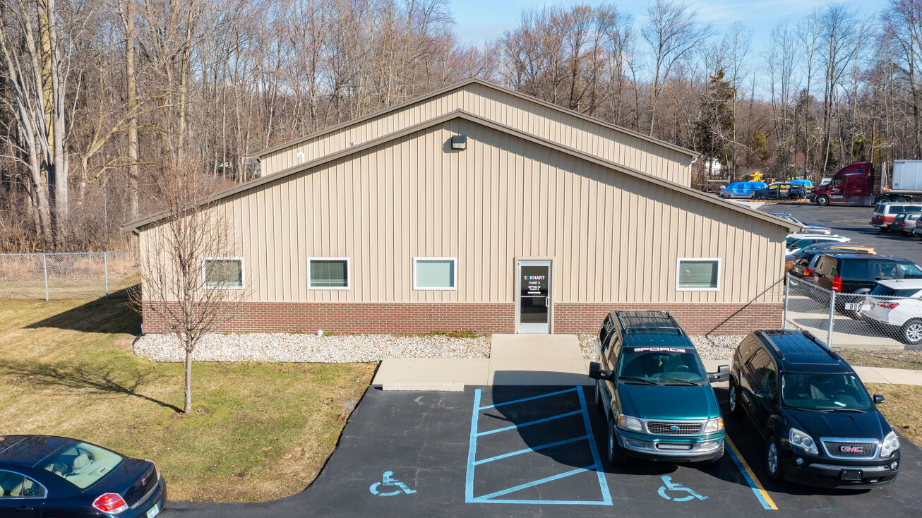 1876 Fruit St, Algonac, MI 48001