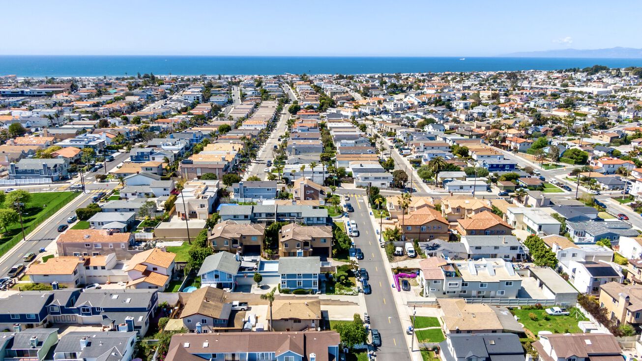 1810 Speyer Ln, Redondo Beach, CA 90278 Multifamily Property for Sale