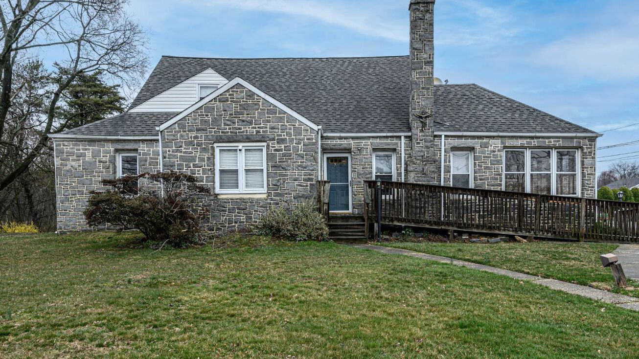 210 S Warwick Road, Somerdale, NJ 08083