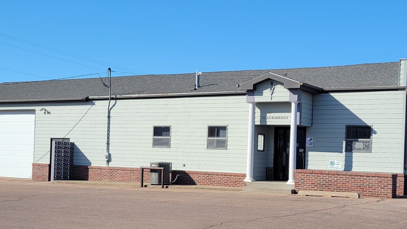 1603 Broadway Ave, Yankton, SD 57078