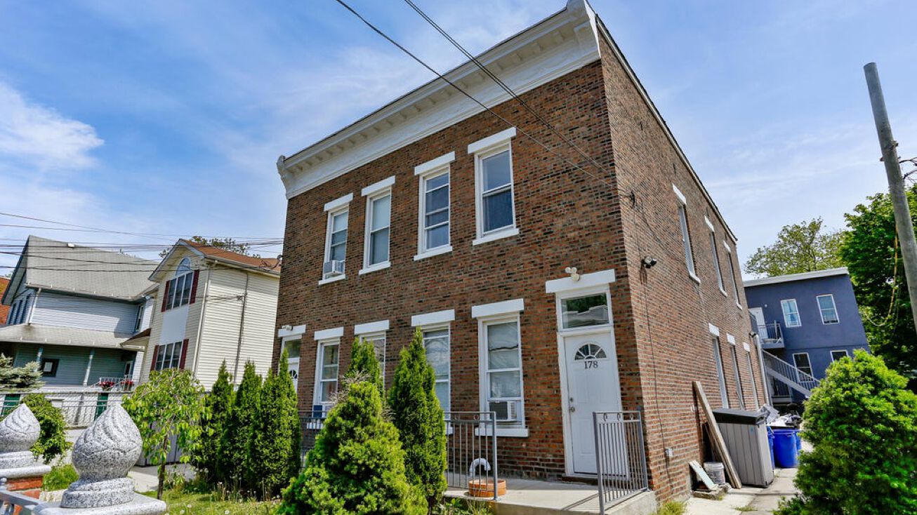 176 Fillmore St, Staten Island, NY 10301