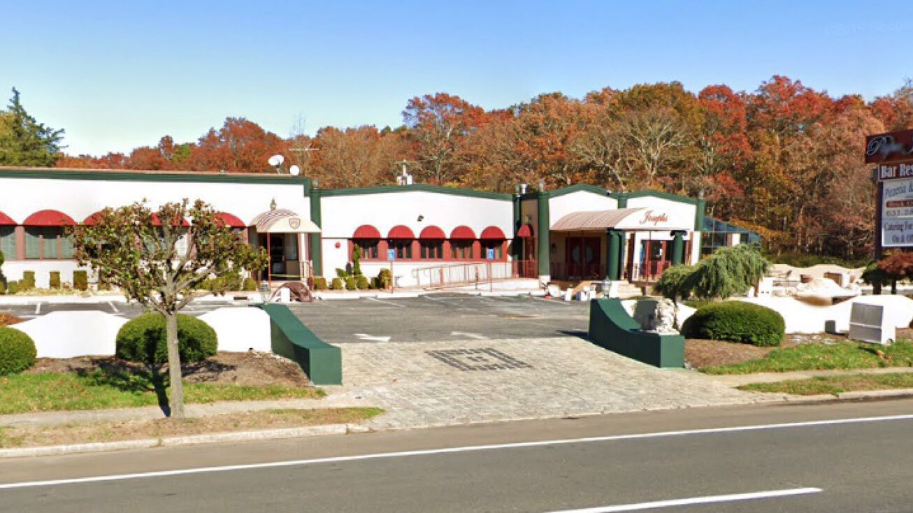 111 Eastport Manor Rd, Eastport, NY 11941