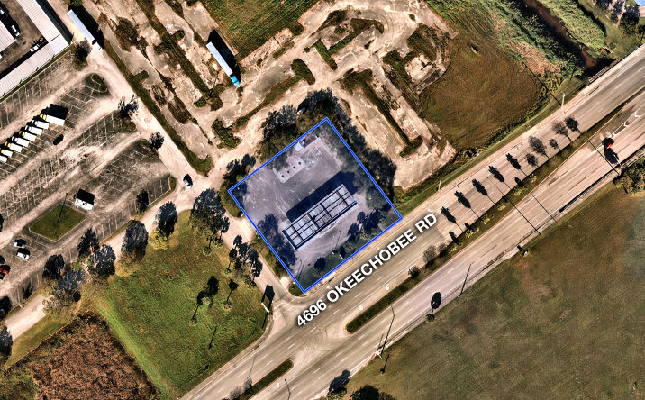 Pictures of Retail property located at 4696 Okeechobee Rd, Fort Pierce, FL 34947 for comps - image #1