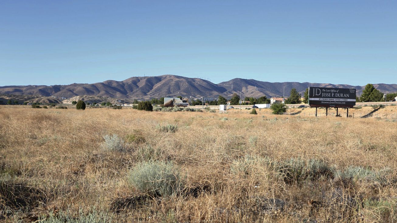 100 W Palmdale Blvd & 14 Fwy Palmdale, Palmdale, CA 93550 Land for