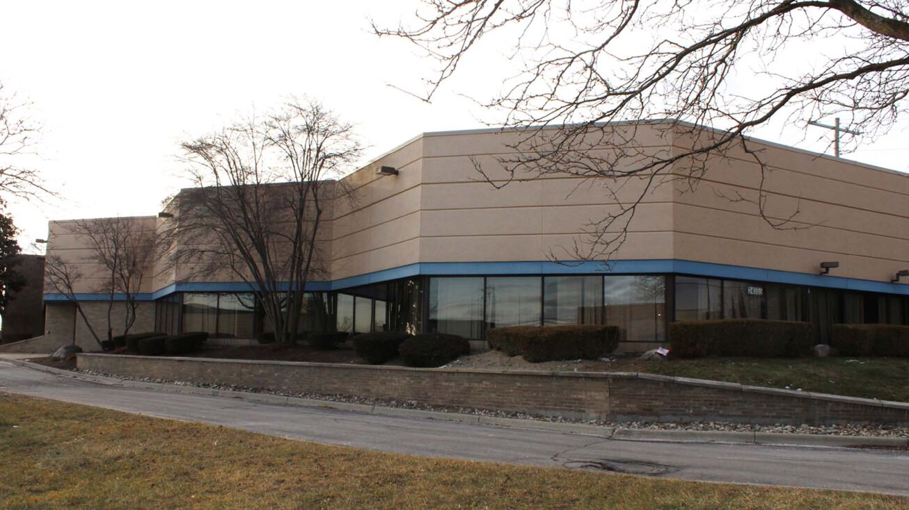 24555 Hallwood Ct, Farmington Hills, MI 48335