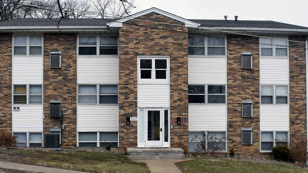 2411 Welbeck Rd, Des Moines, IA 50310