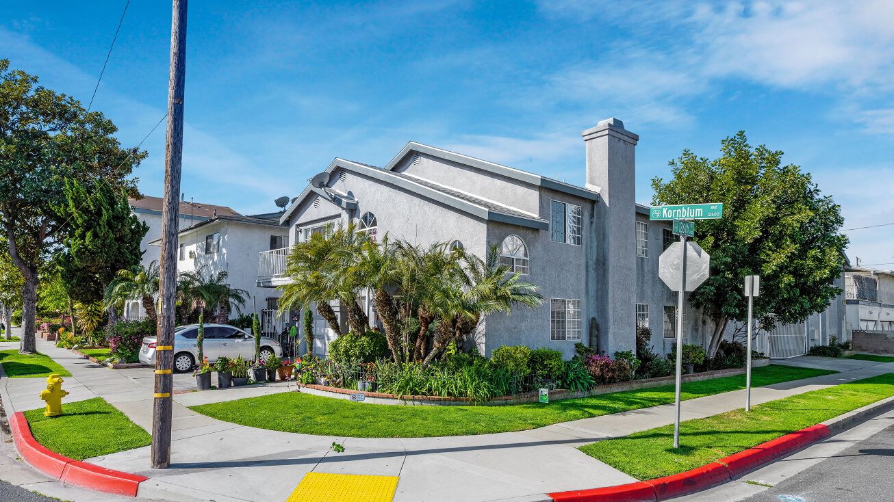 3702 W 126th St, Hawthorne, CA 90250