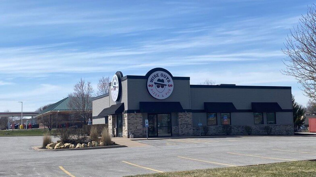 3700 Belmont Rd, Bettendorf, IA 52722