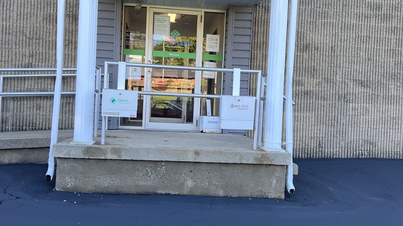 1645 Rostraver Rd, Belle Vernon, PA 15012