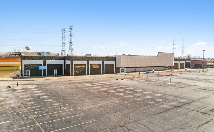 Pictures of Retail property located at 16809 Torrence Ave, Lansing, IL 60438 for comps - image #1