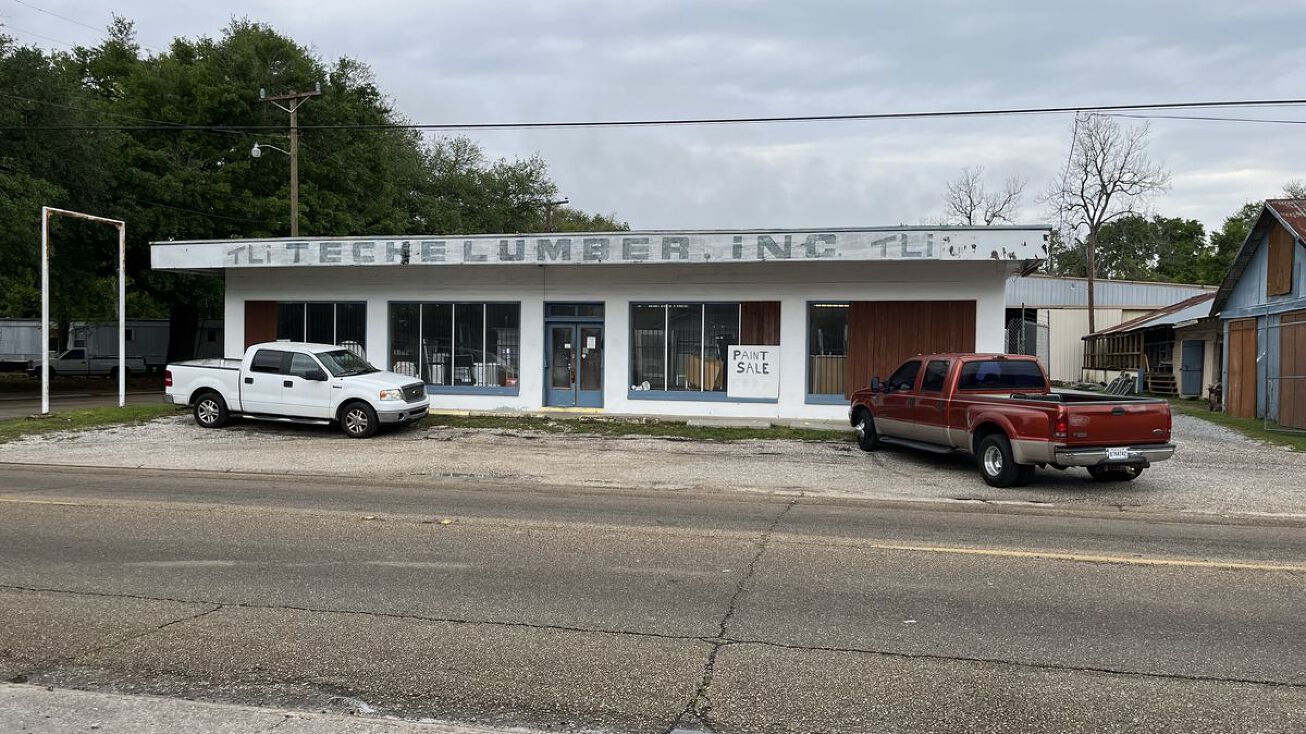 1304 S Hopkins St, New Iberia, LA 70560