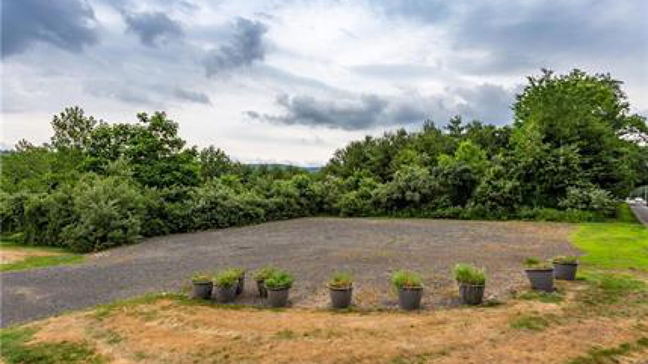 4183 Whitney Ave, Hamden, CT 06518