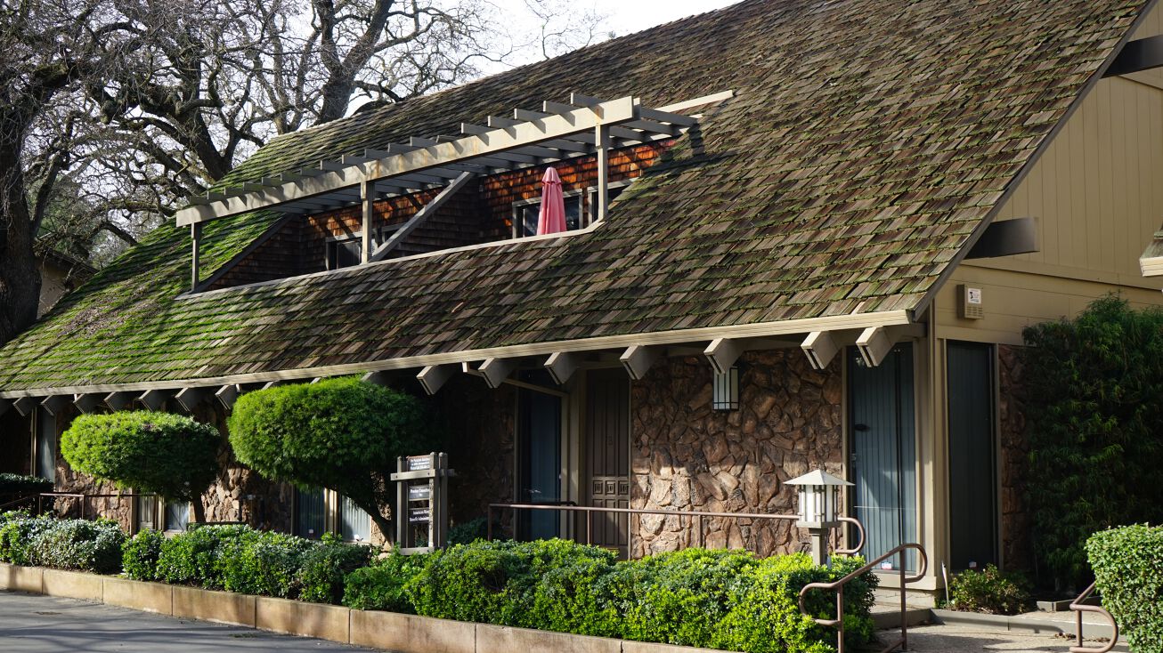 3435 American River Dr, Sacramento, CA 95864