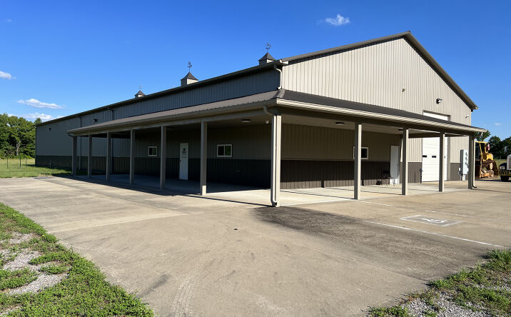 Pictures of Industrial property located at 3700 Dover Rd, Clarksville, TN 37191 for sales - image #1