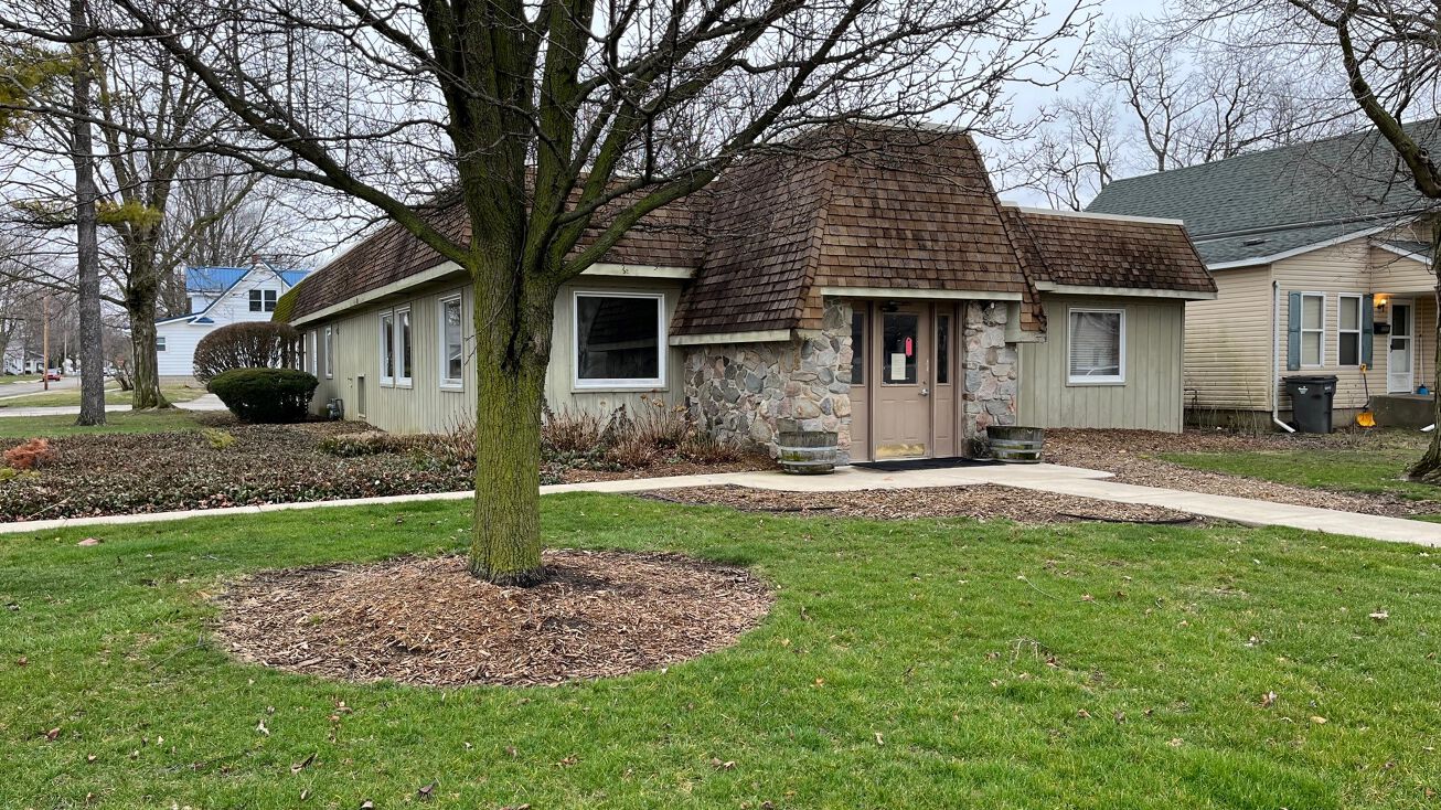 357 N Nappanee St, Nappanee, IN 46550