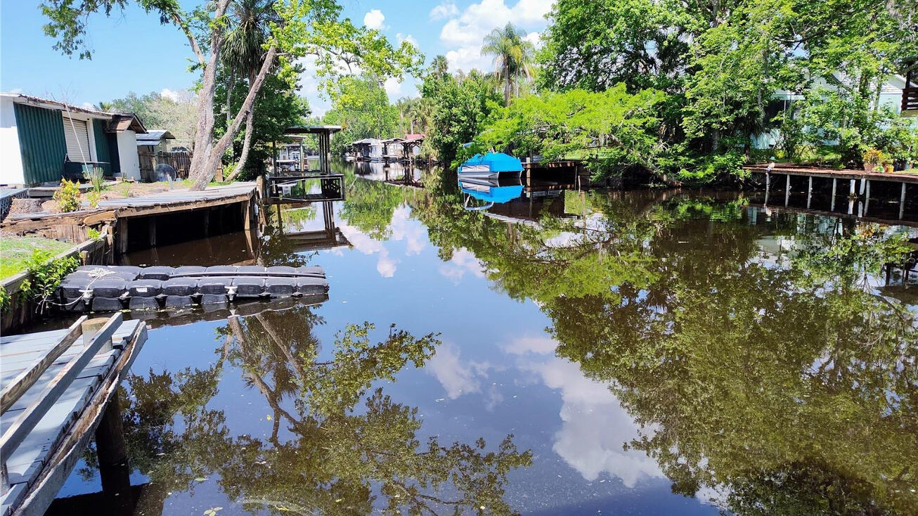 24725 Pearl St, Astor, FL 32102