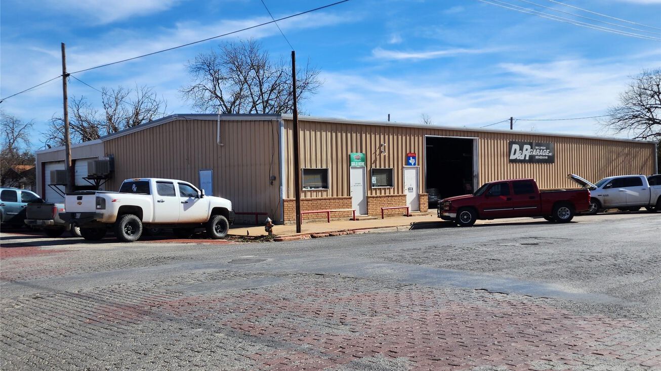 200-e-pecan-street-coleman-tx-76834-crexi