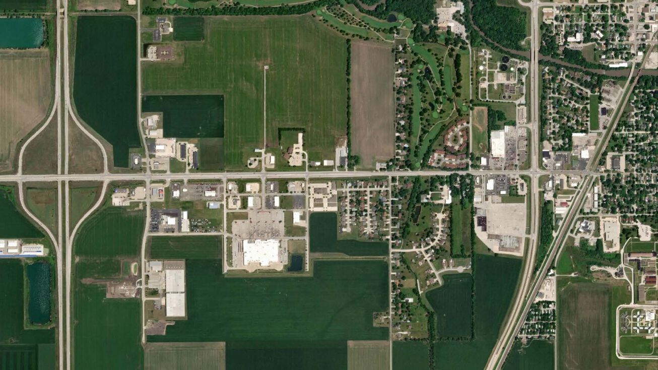 7101 Rittenhouse Dr, Pontiac, IL 61764