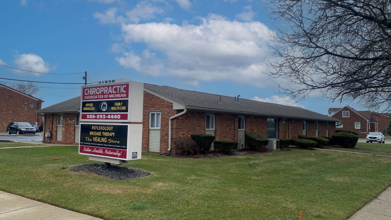 31850 Schoenherr Rd, Warren, MI 48088