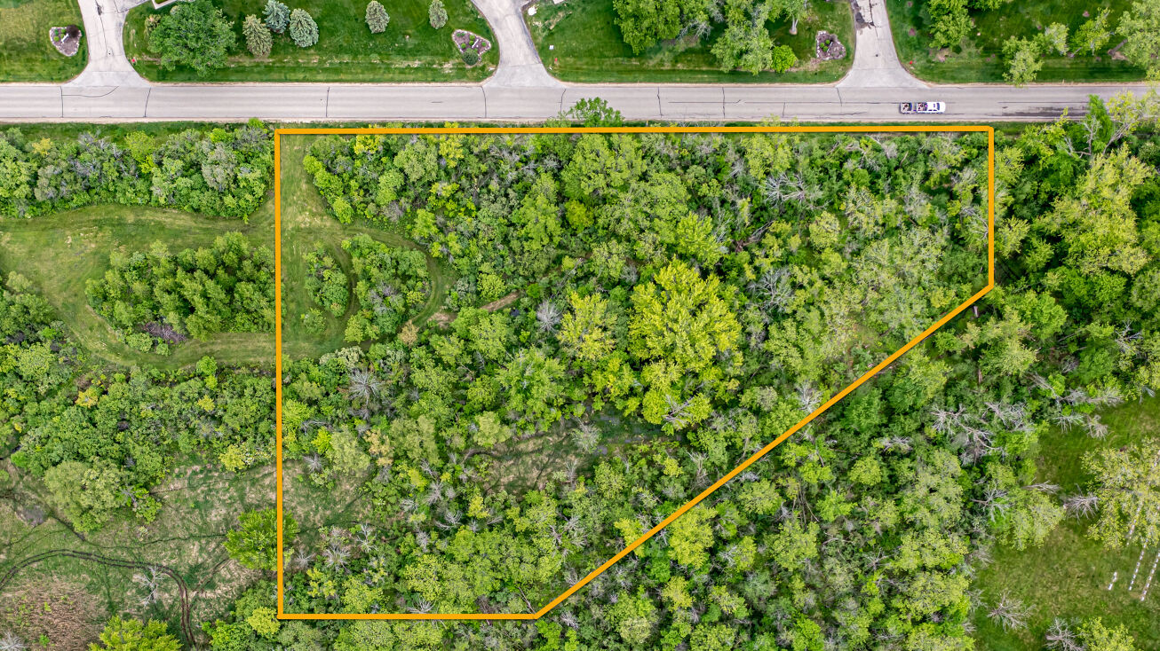 Hazel Ridge Rd, Elkhorn, WI 53121