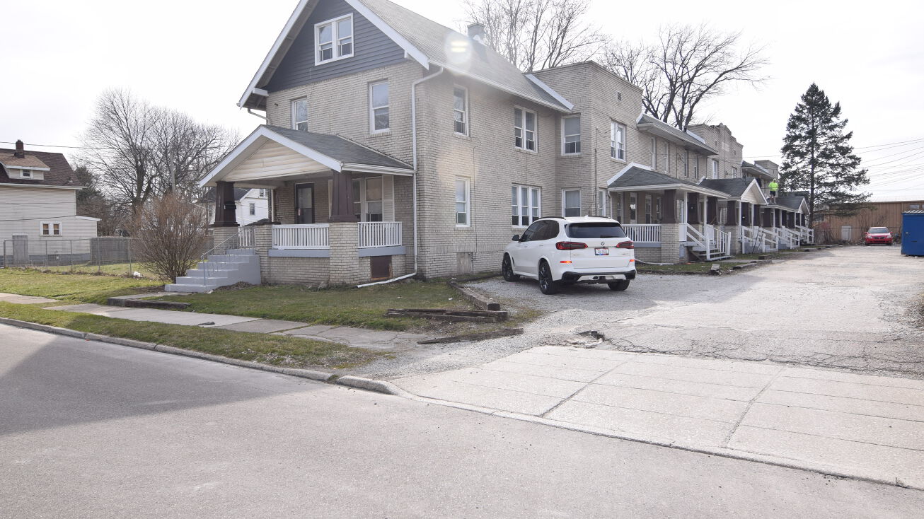 806 Sherman St, Akron, OH 44311