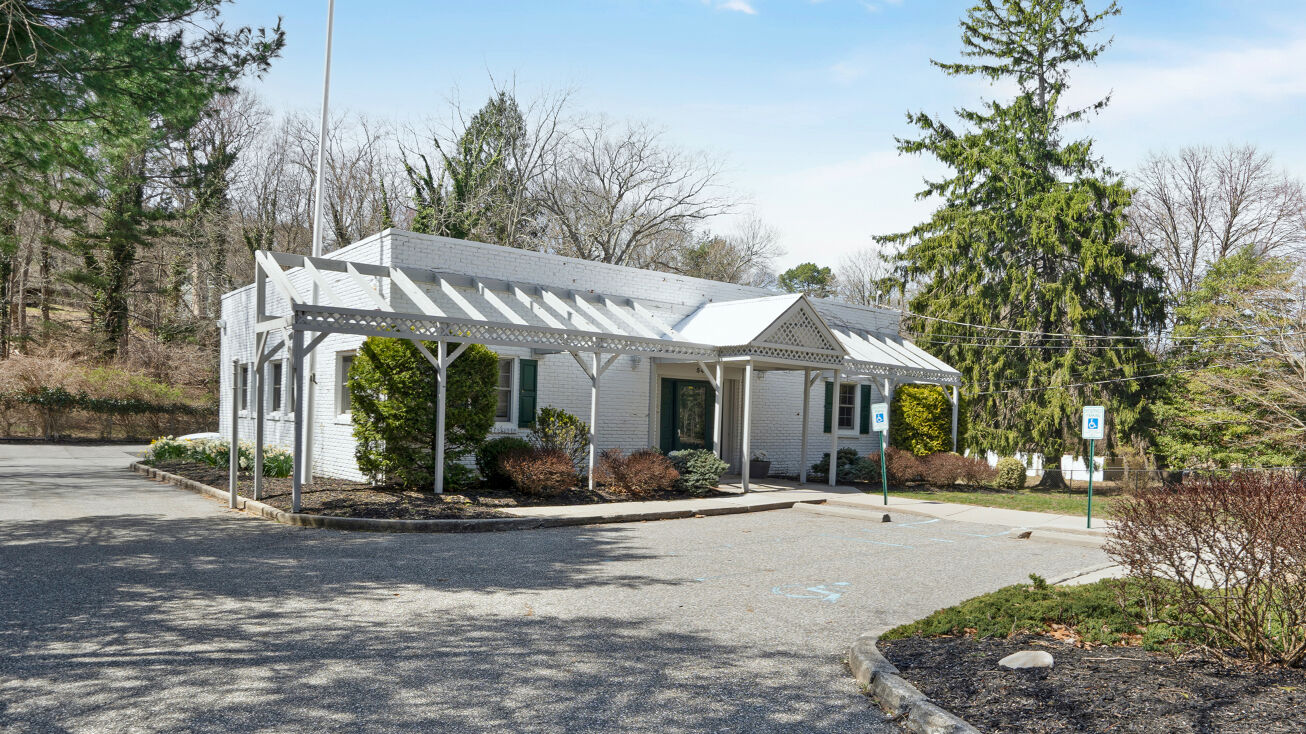 54 Woodville Rd, Shoreham, NY 11786