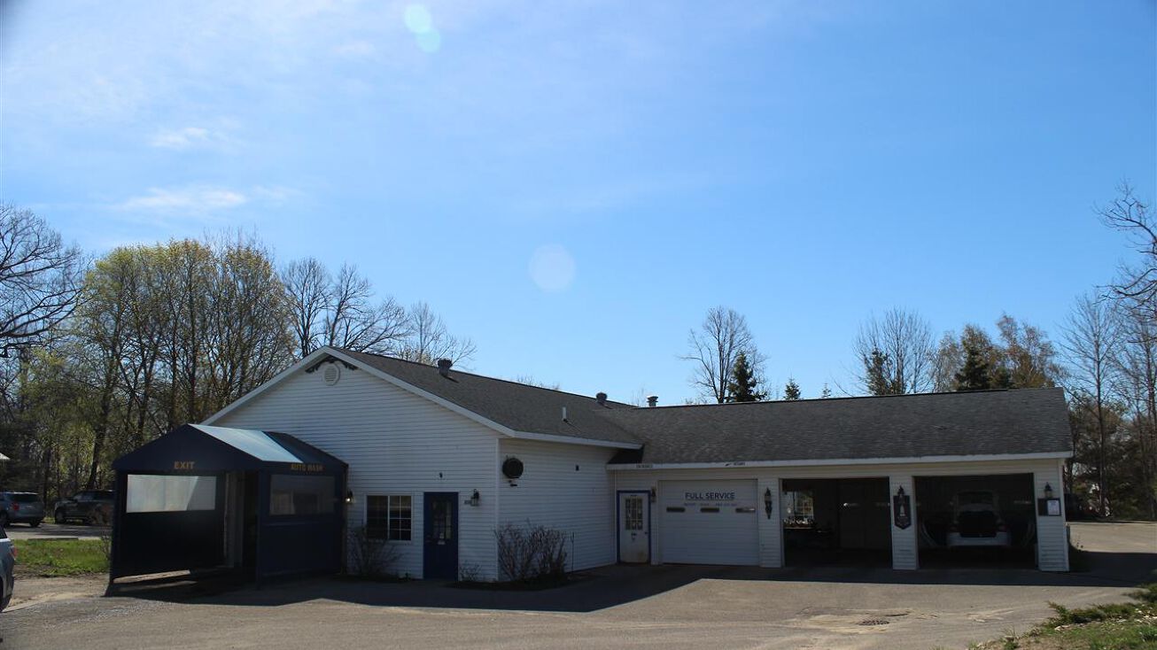850 Petoskey Ave, Charlevoix, MI 49720 Retail Property for Sale 850