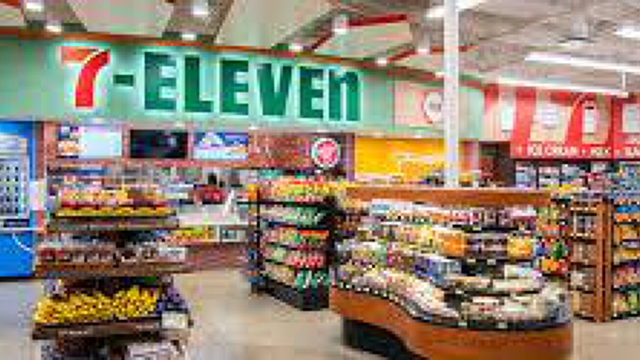 Pictures of Retail property located at 1001 N Woodland Blvd, DeLand, FL 32720 for sales - image #1