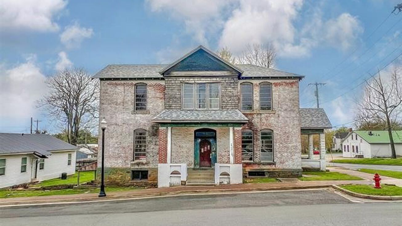 127 W Keetoowah Street, Tahlequah, OK 74464