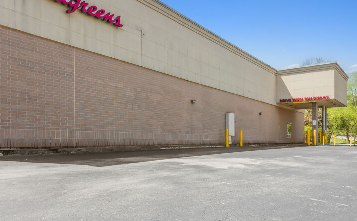 Pictures of Retail property located at 649 Shallowford Rd, Gainesville, GA 30504 for comps - image #1