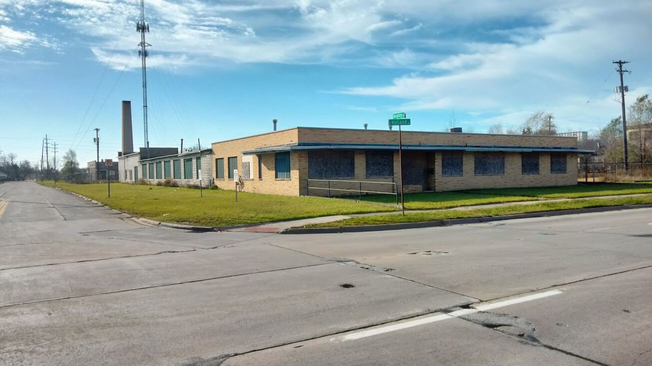 1900 E Holland Rd, Saginaw, MI 48601