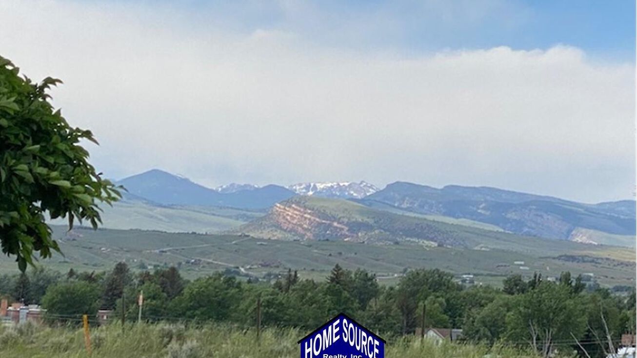 1082 Pronghorn Dr, Lander, WY 82520