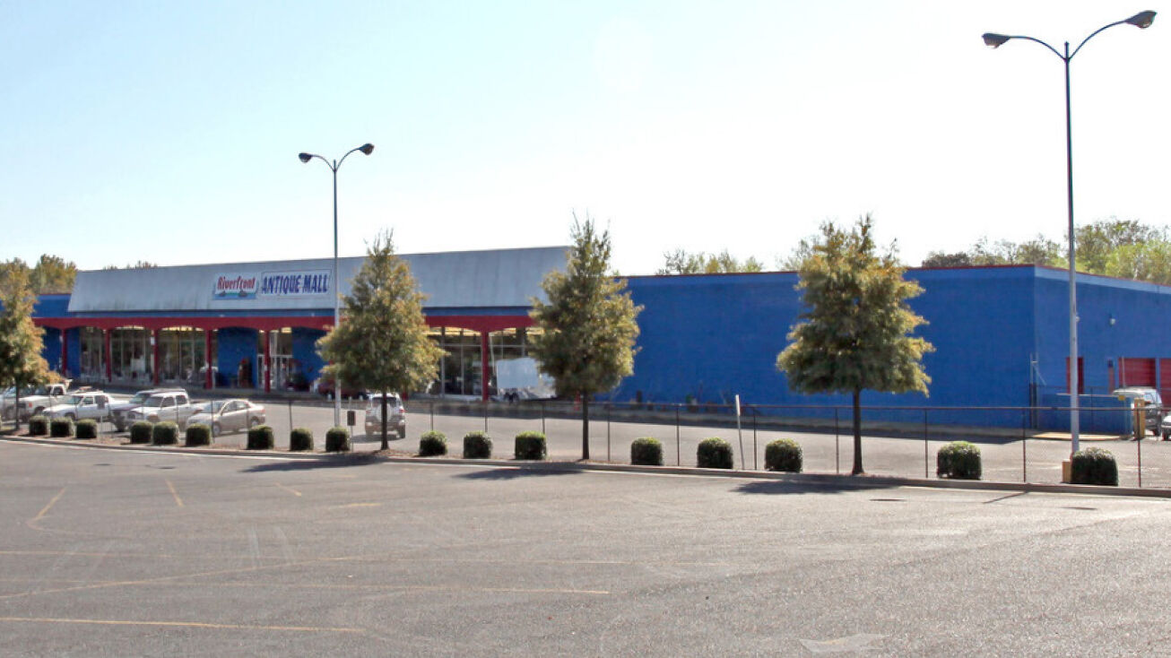 Pictures of Retail property located at 5979 Jefferson Davis Hwy, North Augusta, SC 29841 for sales - image #1