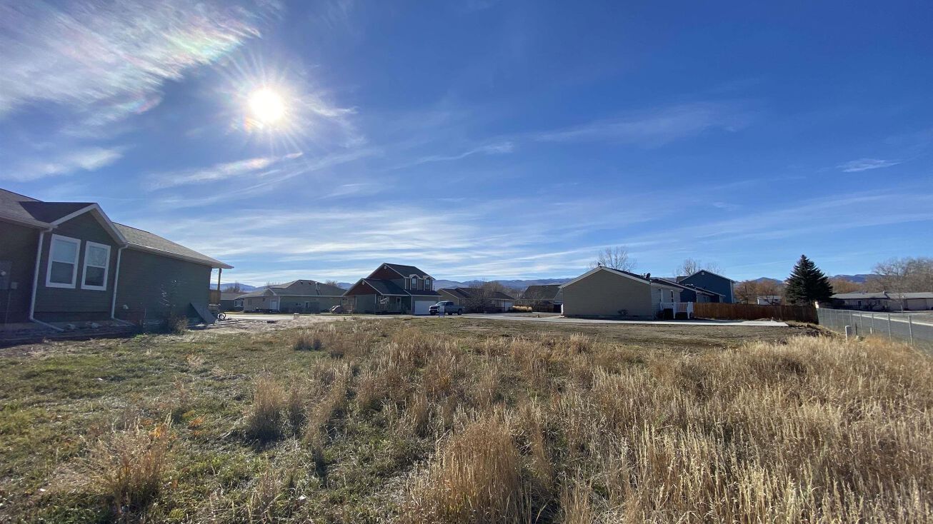 786 Victory Ln, Lander, WY 82520