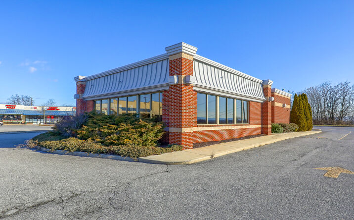 Pictures of Retail property located at 871 Lincoln Way E, Chambersburg, PA 17201 for sales - image #1
