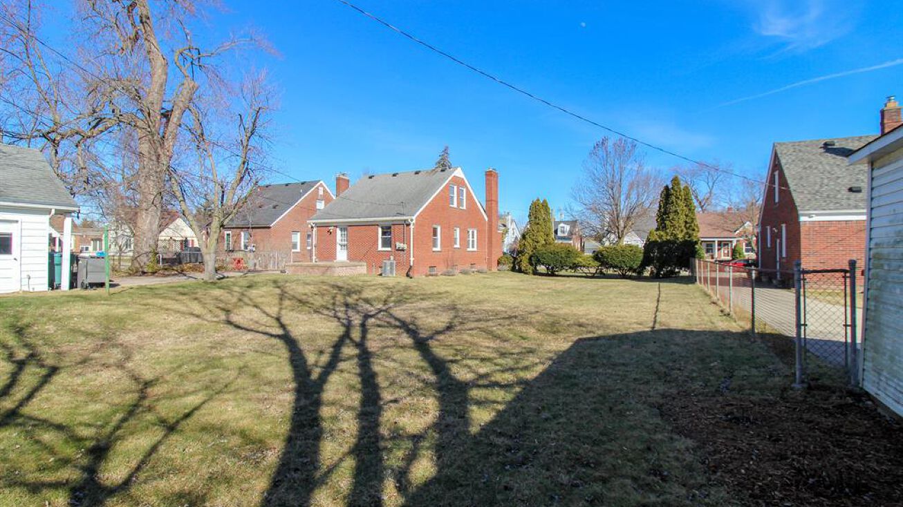 933 N Highland St, Dearborn, MI 48128