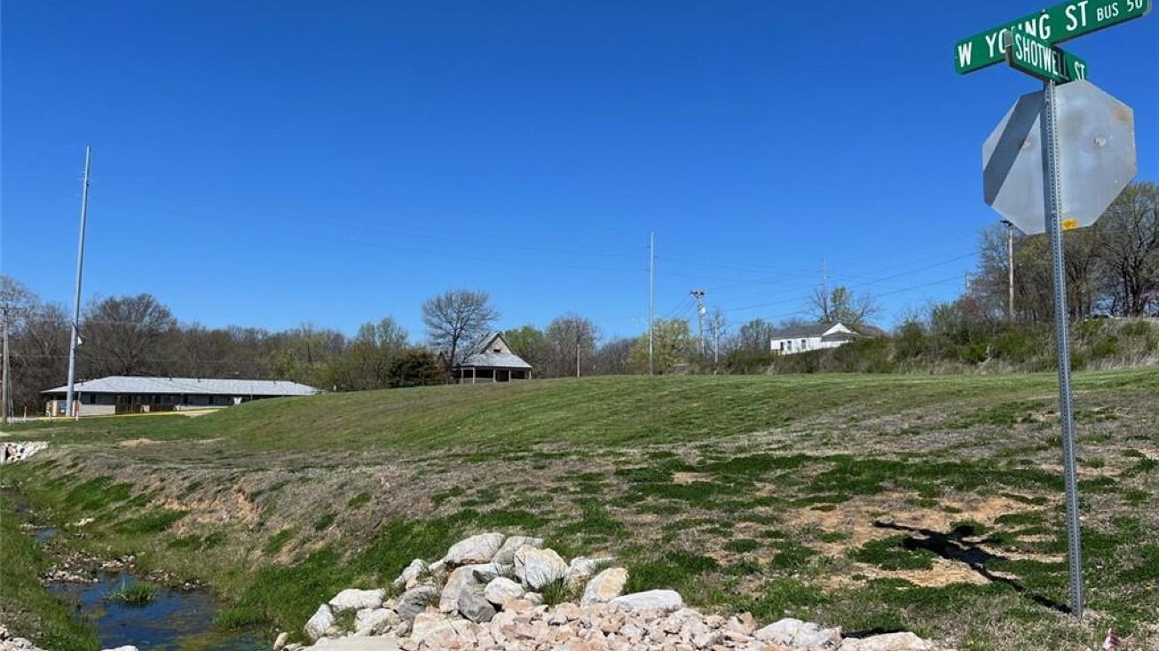 225 W Young Street, Warrensburg, MO 64093