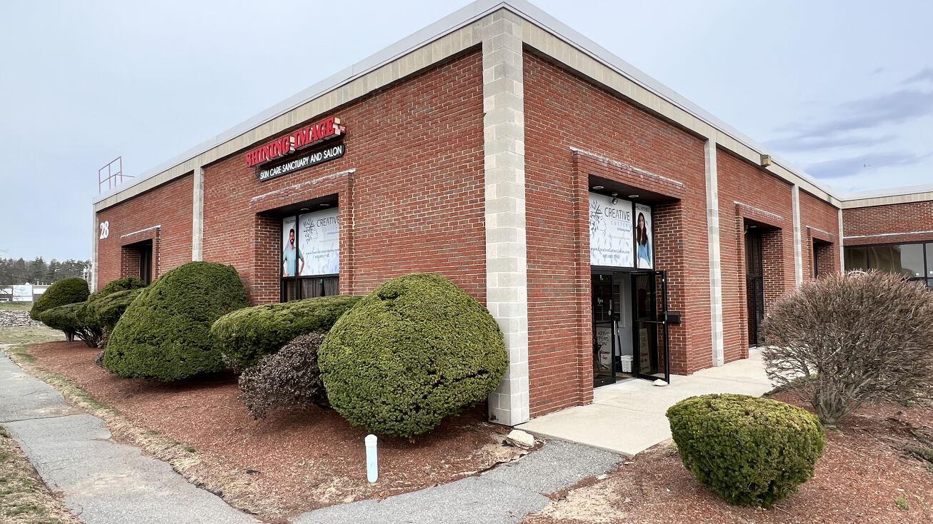 28 Charron Ave, Nashua, NH 03063